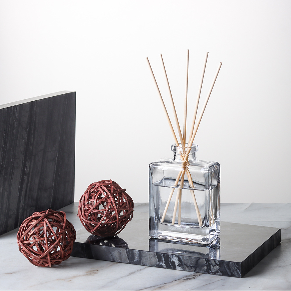 Nowoczesna, prosta, kwadratowa – Home Fragrance Japan recenzja i cena